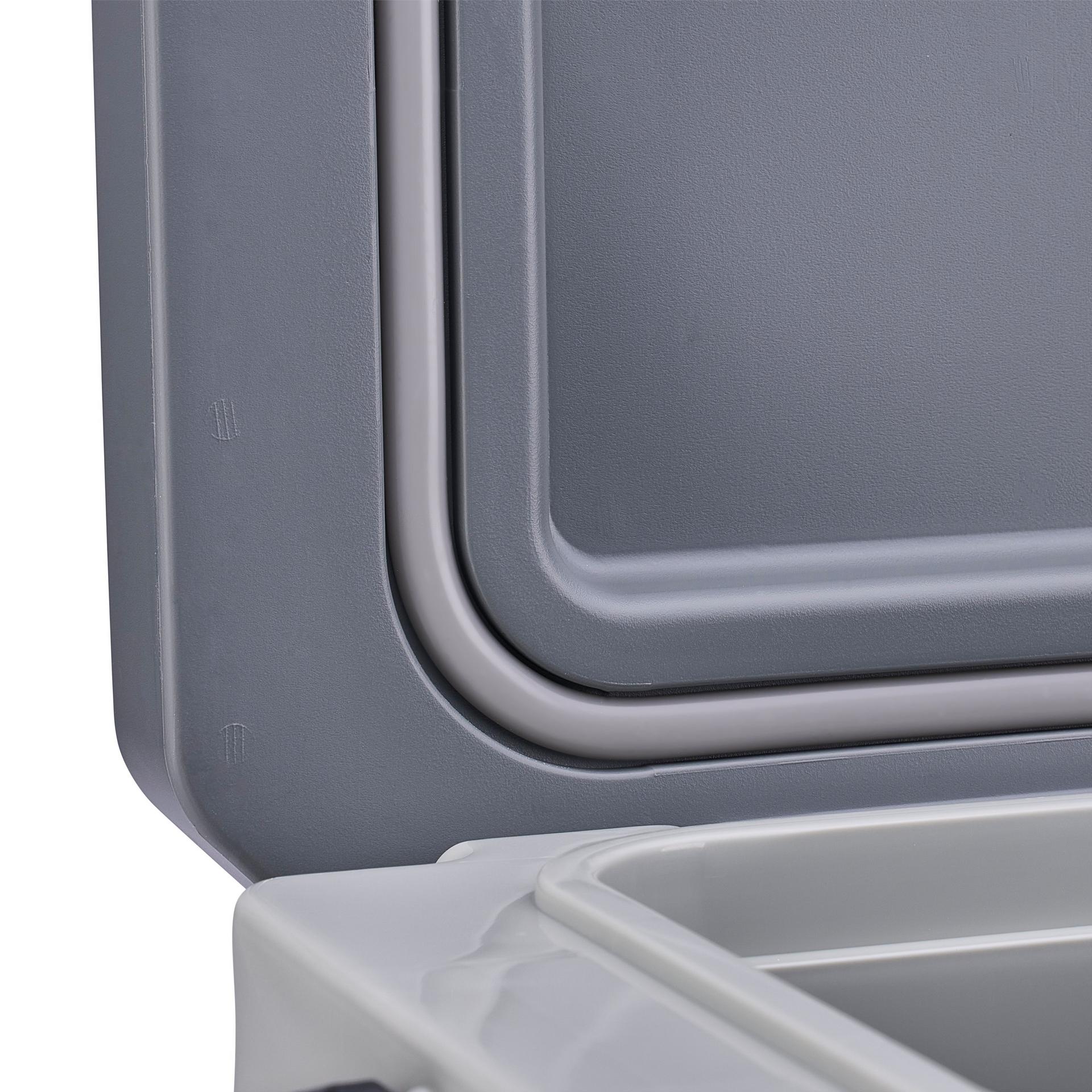 Frost™ Cooler 14 Quart (13 L) 27 Frost™ Cooler 14 Quart (13 L)