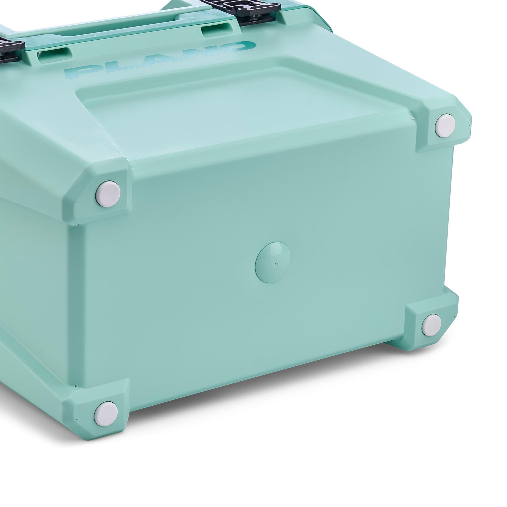 Frost™ Cooler 14 Quart (13 L) 34 Frost™ Cooler 14 Quart (13 L)